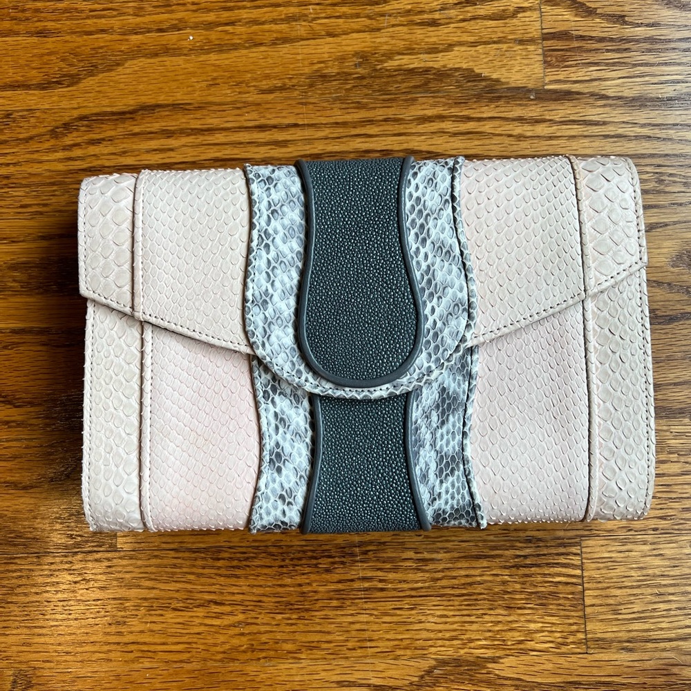 Khirma Clutch